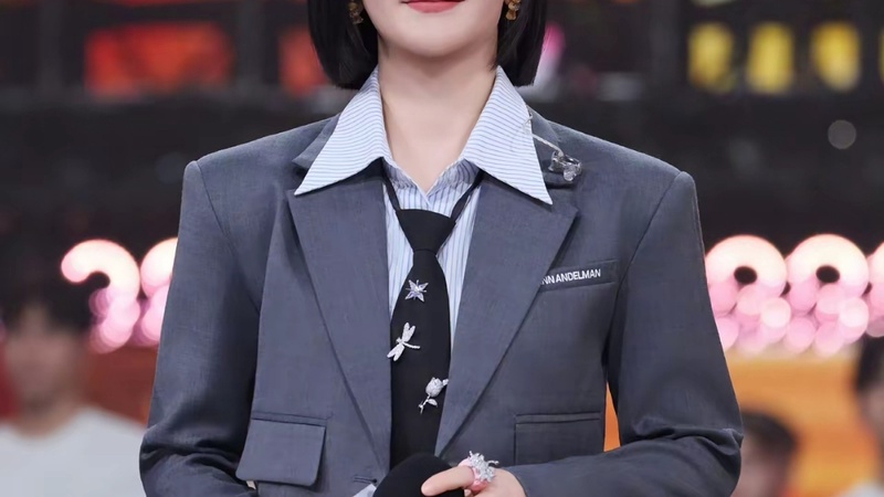 谢娜晒脏脏包为杨紫新剧倡传，闺蜜花式互动引热热议